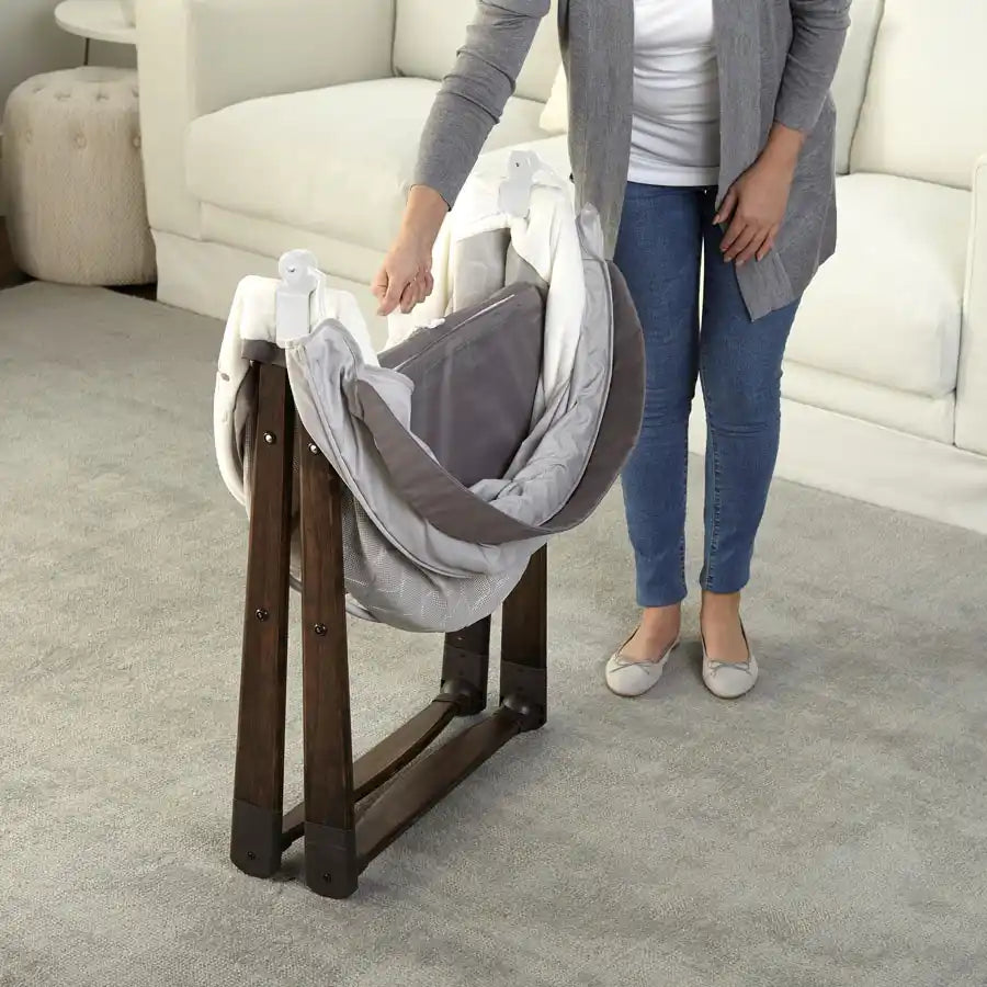 مهد الأطفال الخشبي الهزاز القابل للطي من إنجنيويتي كارينجتون مهد الأطفال الخشبي الهزاز القابل للطي من إنجنيويتي كارينجتون