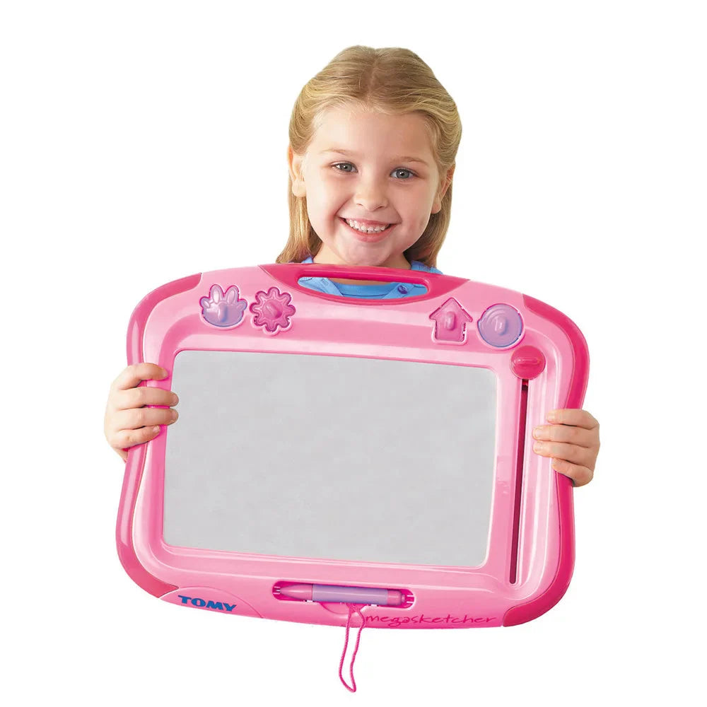 Megasketcher Tomy - Pizarra magnética de dibujo motorizada, tablero de dibujo para niños, bloc de escritura grande con borrador motorizado mágico, juegos de viaje para niños de 3 años en adelante Megasketcher Tomy - Pizarra magnética de dibujo motorizada, tablero de dibujo para niños, bloc de escritura grande con borrador motorizado mágico, juegos de viaje para niños de 3 años en adelante